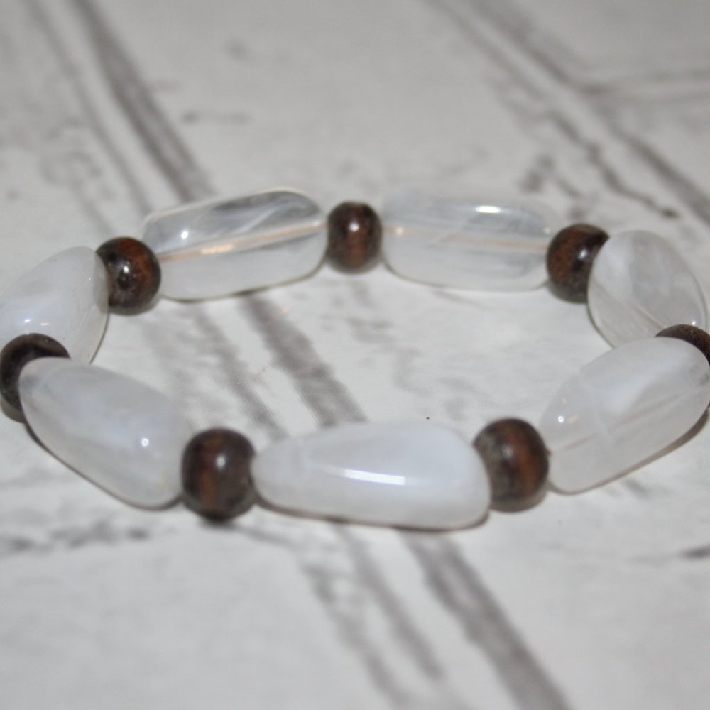 🌿🤍 Beautiful Faux Stone + Wooden Bracelet (8") 🤍🌿